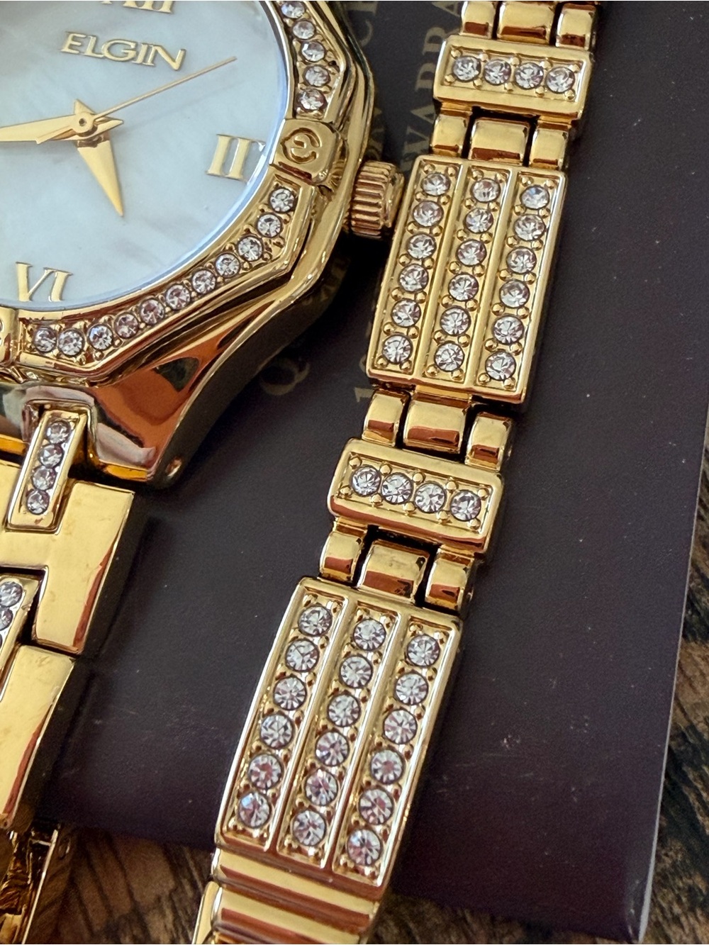 NEW! Gold-tone Elgin Mother of Pearl Crystal Watch 29.5mm + Bracelet - Picture 5 of 6